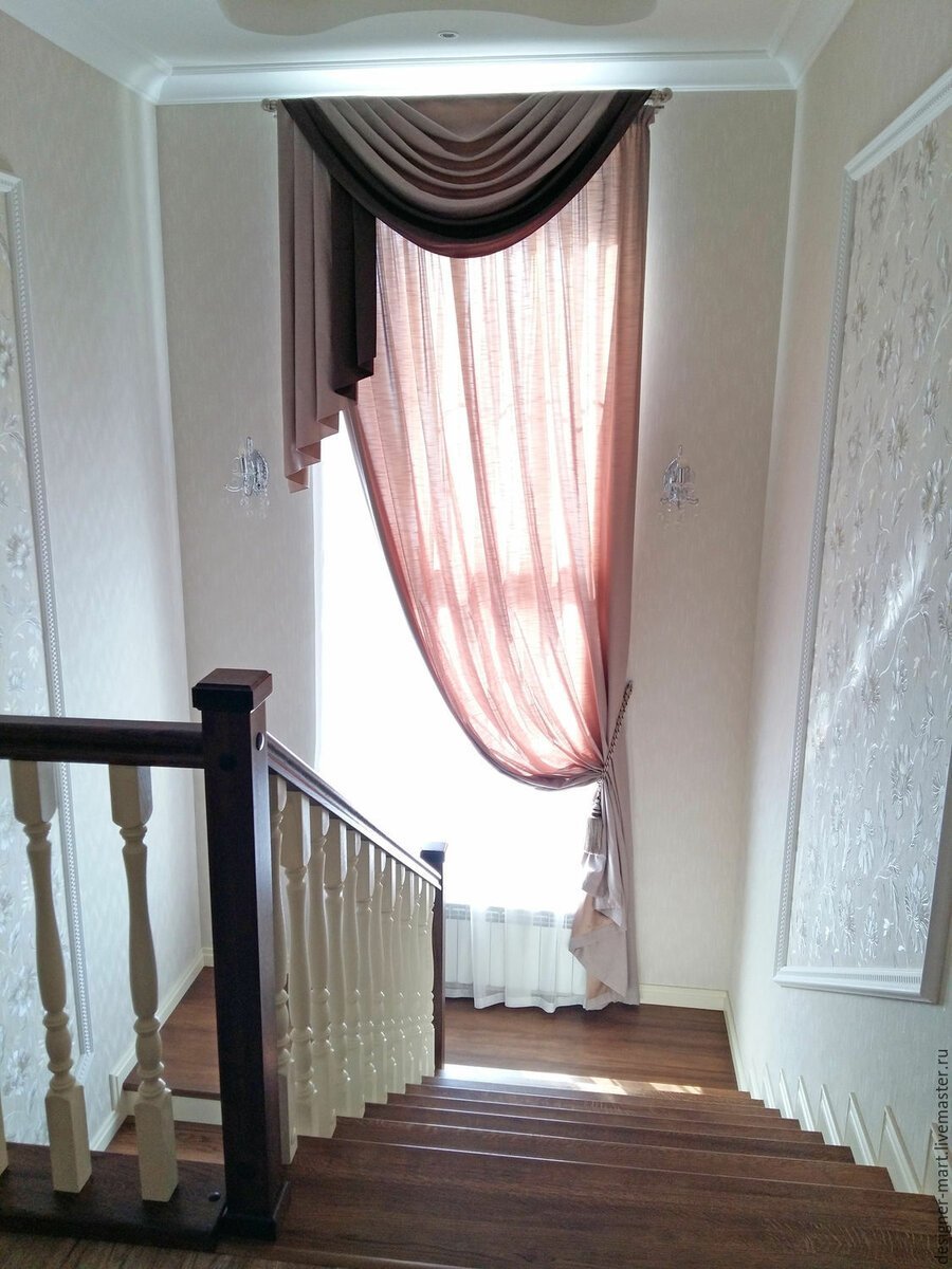 Шторы на лестничный пролет