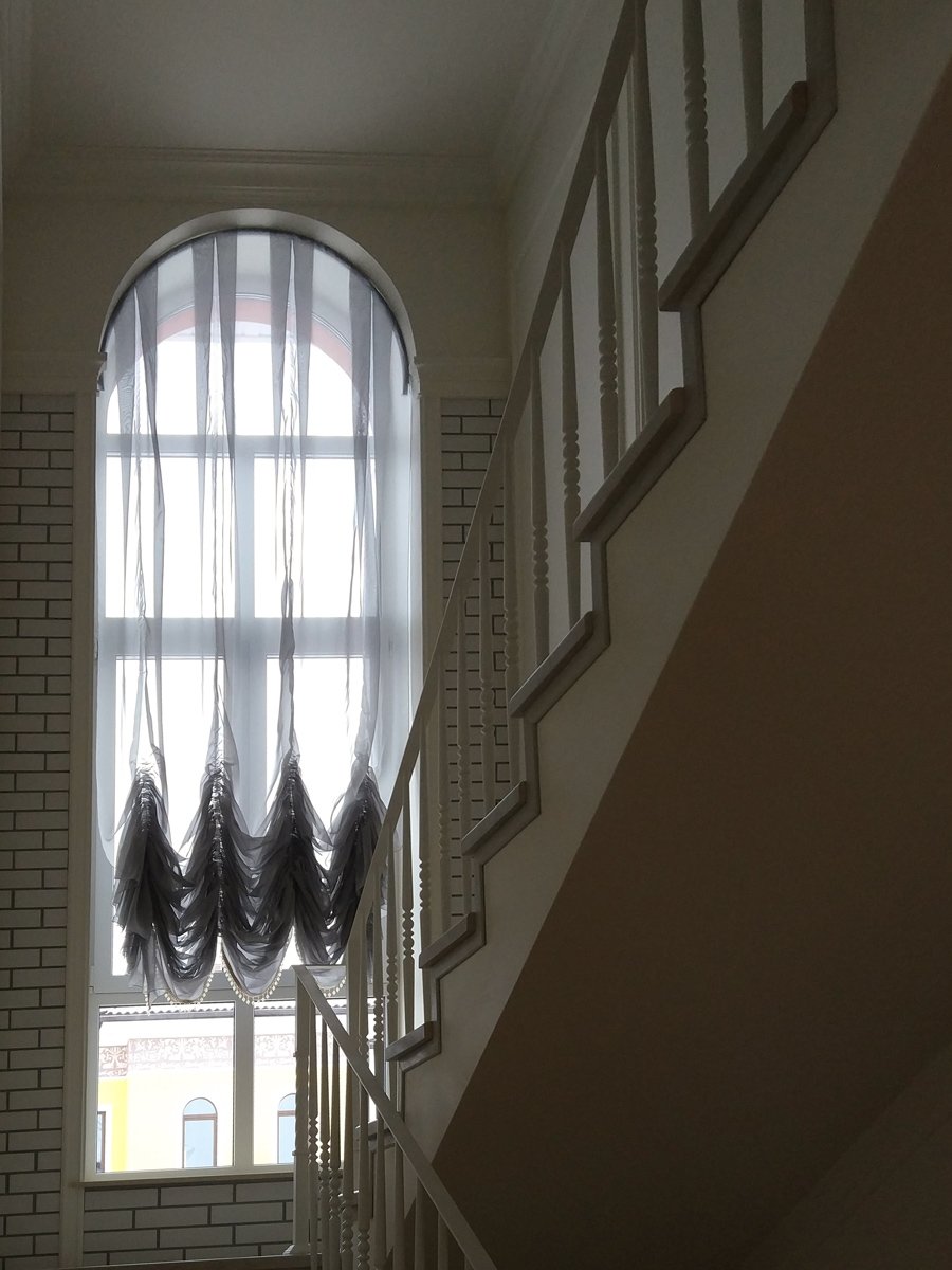 Шторы на лестничное окно