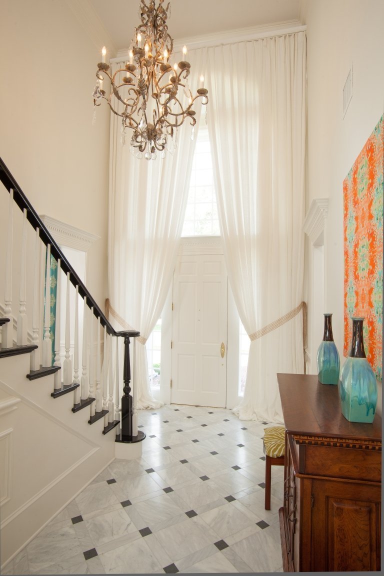 Шторы на окно над лестницей