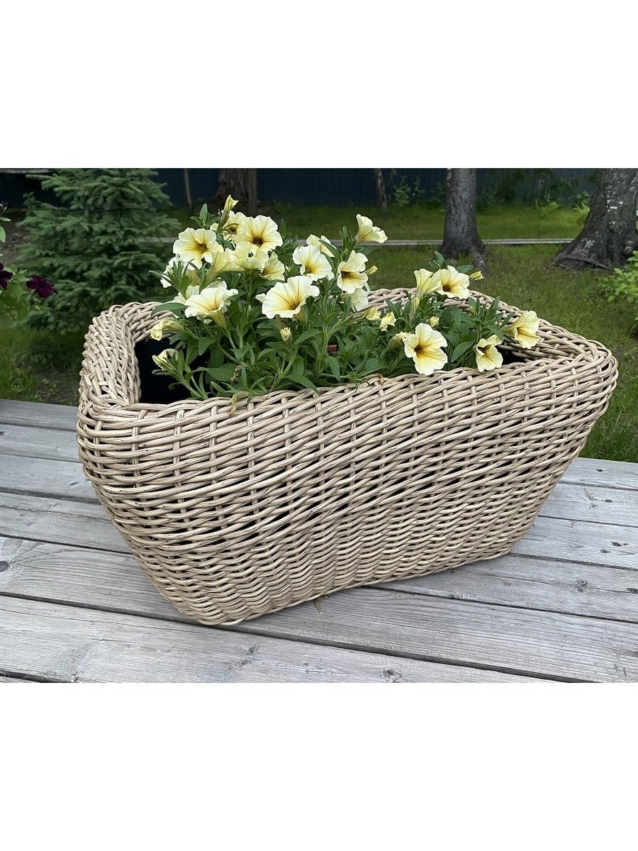 Кашпо из ротанга