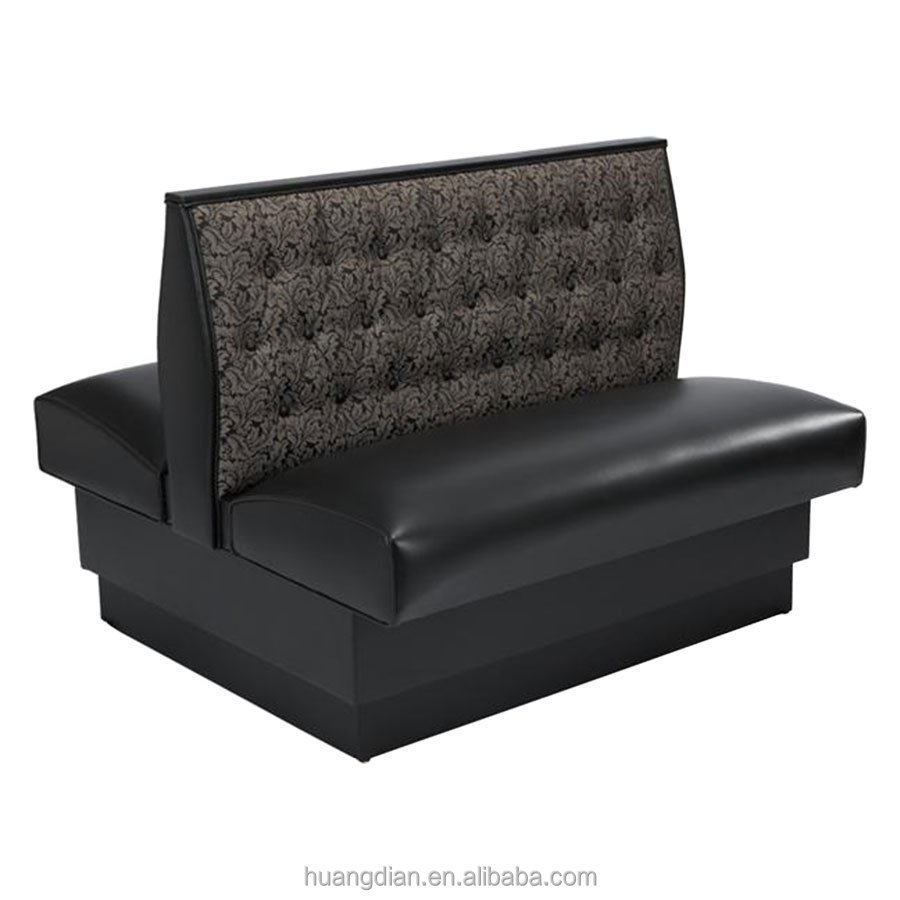 Кафе с черными диванами