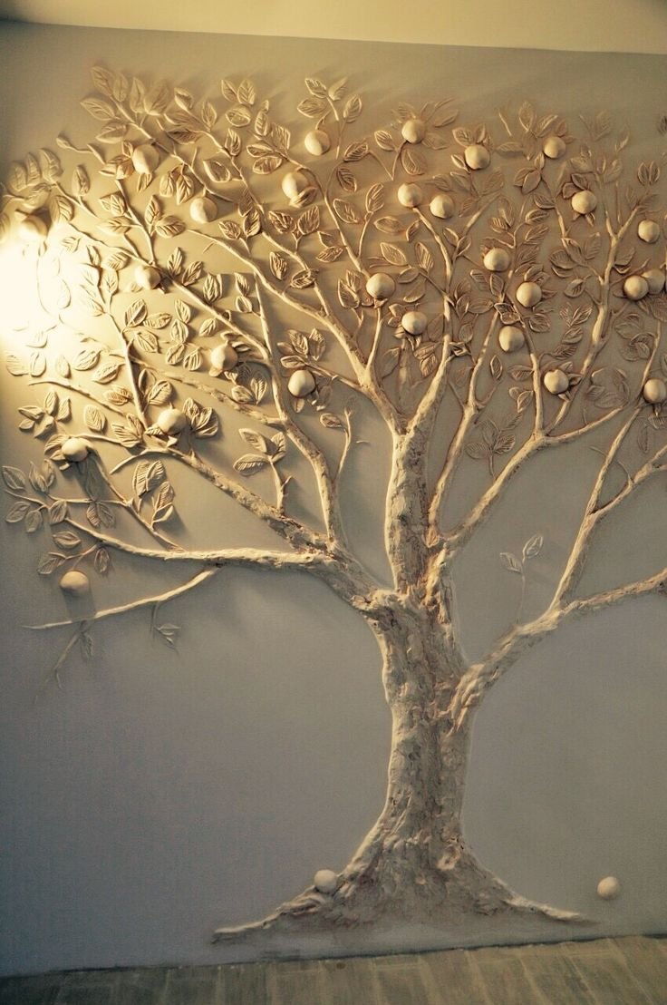 Дерево на стене