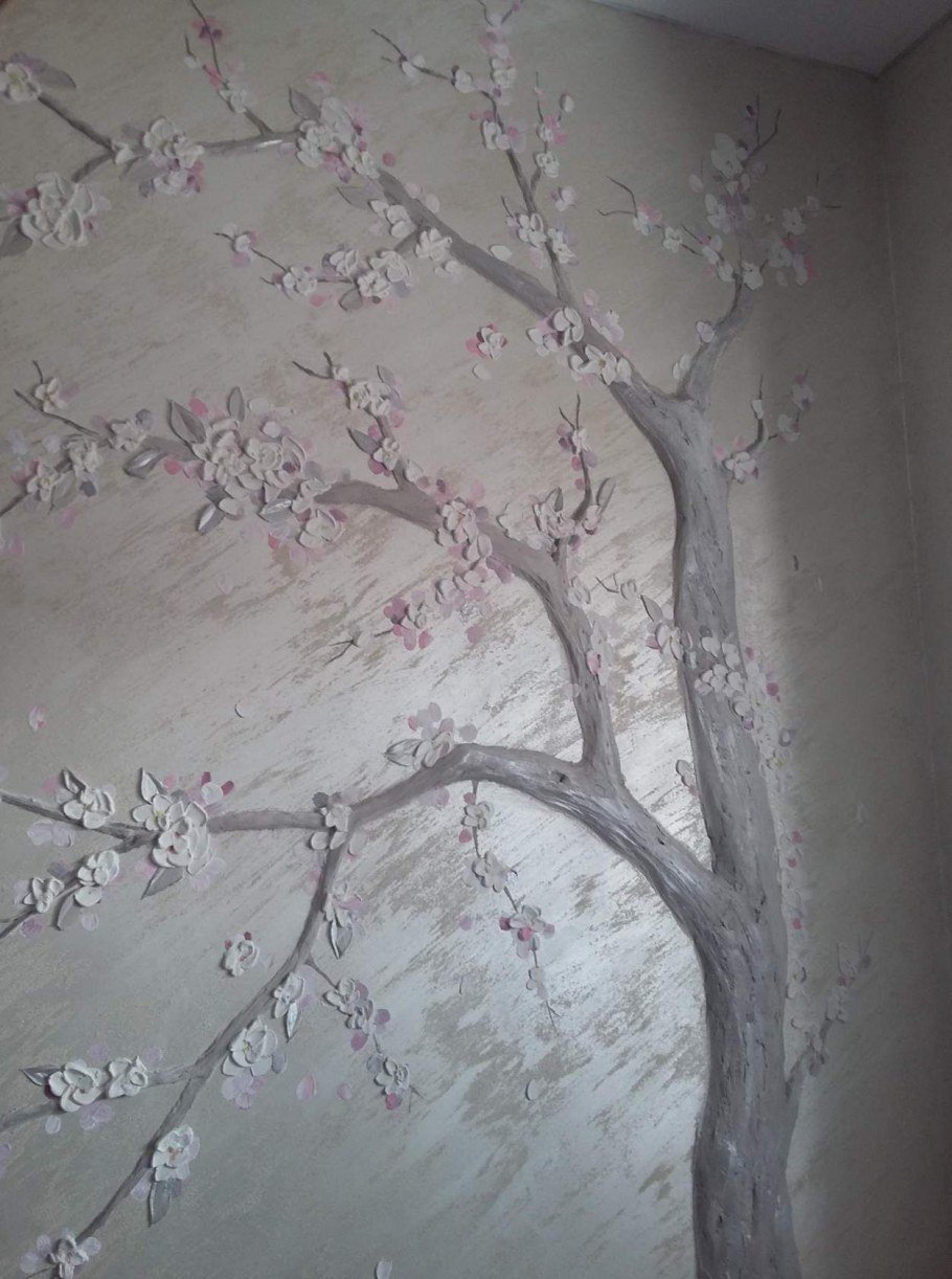 Барельеф Сакура на стене