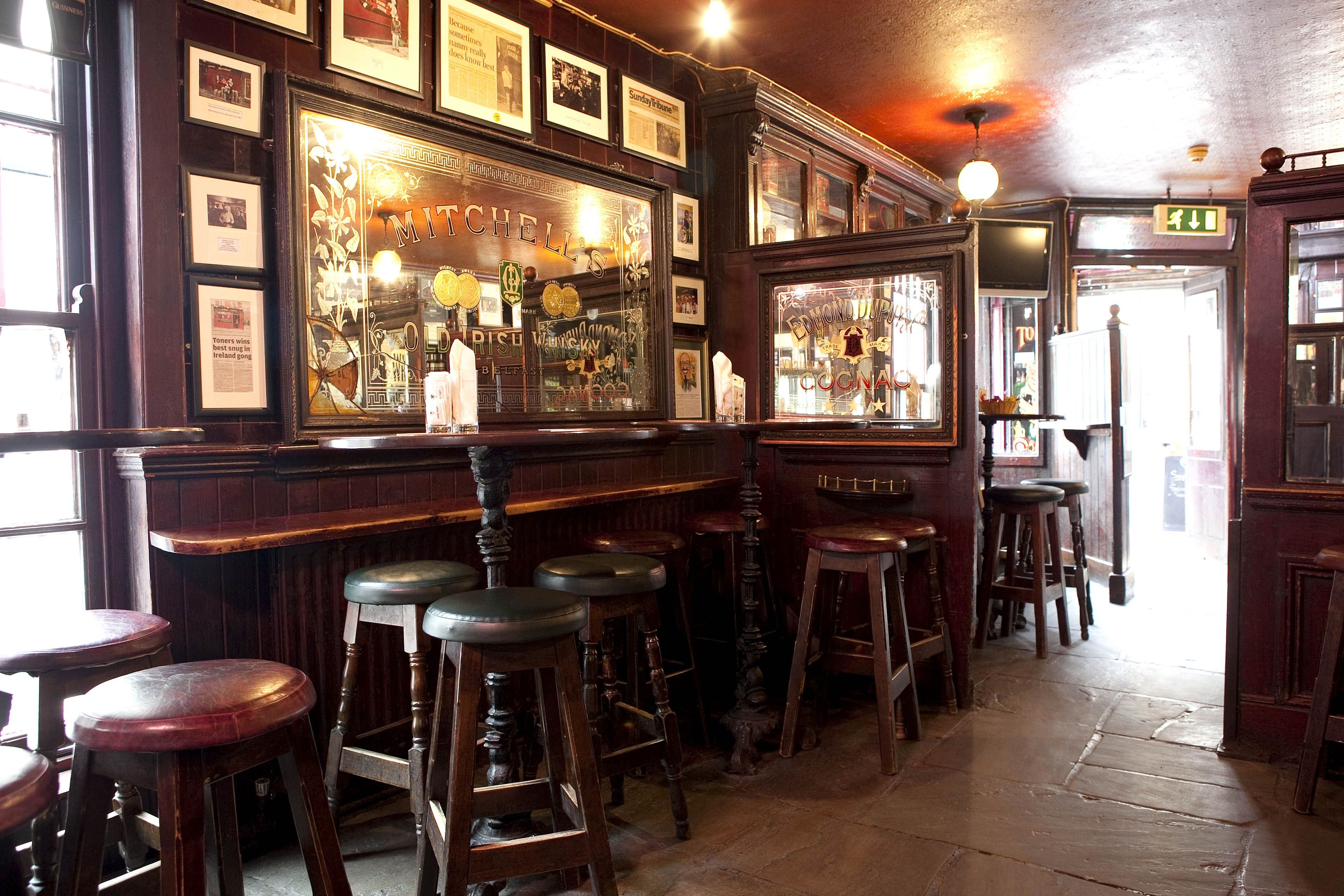 Host pub. Ирландский паб и бар Дублин. Интерьер паба в ирландском стиле. Пабы Дублина Ирландия. Ирландцы 19 века паб.
