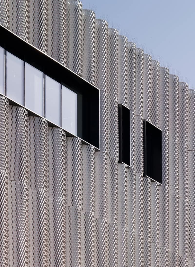 Фасады из перфорированного металла