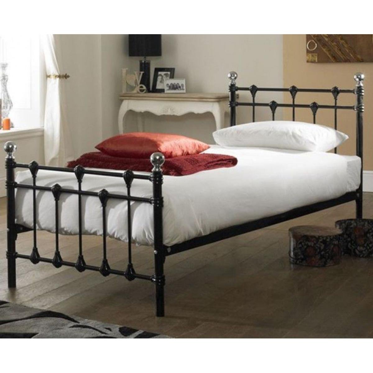 Металлическая кровать с матрасом купить. Арматек кровати железные. Кровать железная односпальная. Кровать из металла. Кровать кованная односпальная.