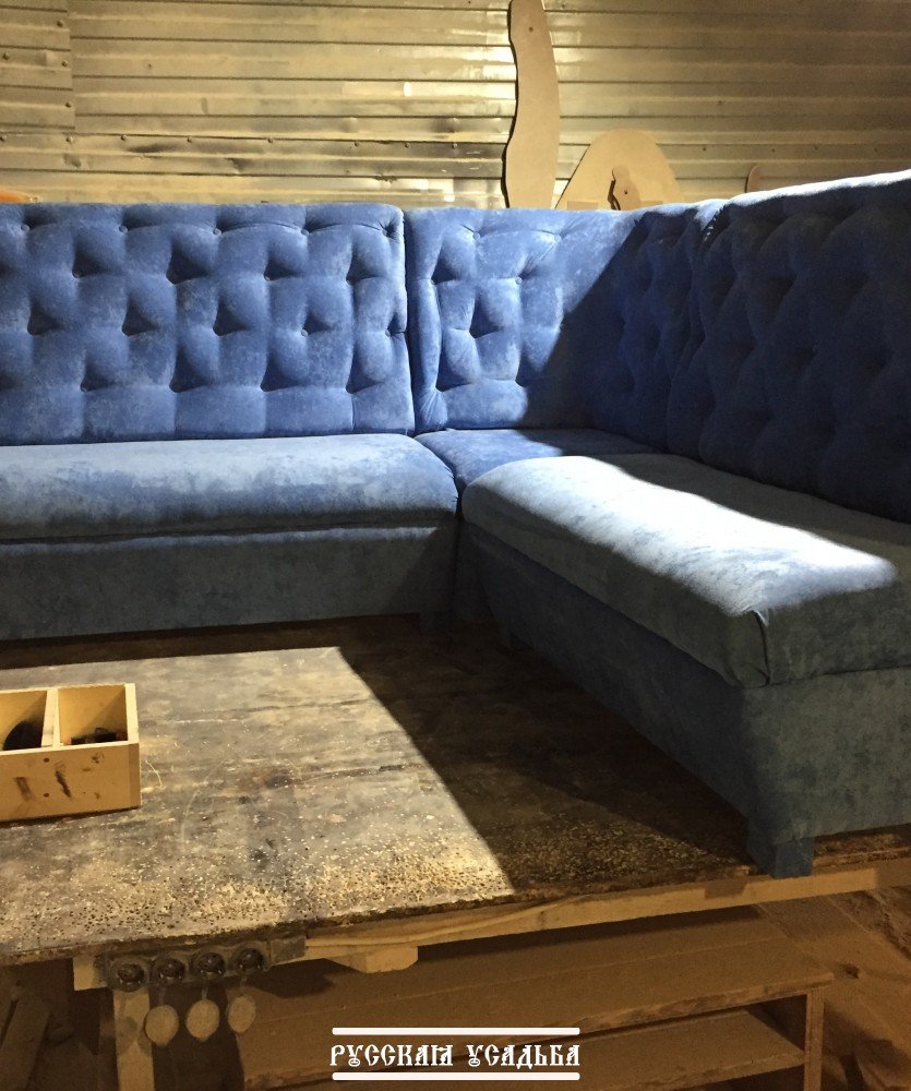 Кожаный диванчик в баню