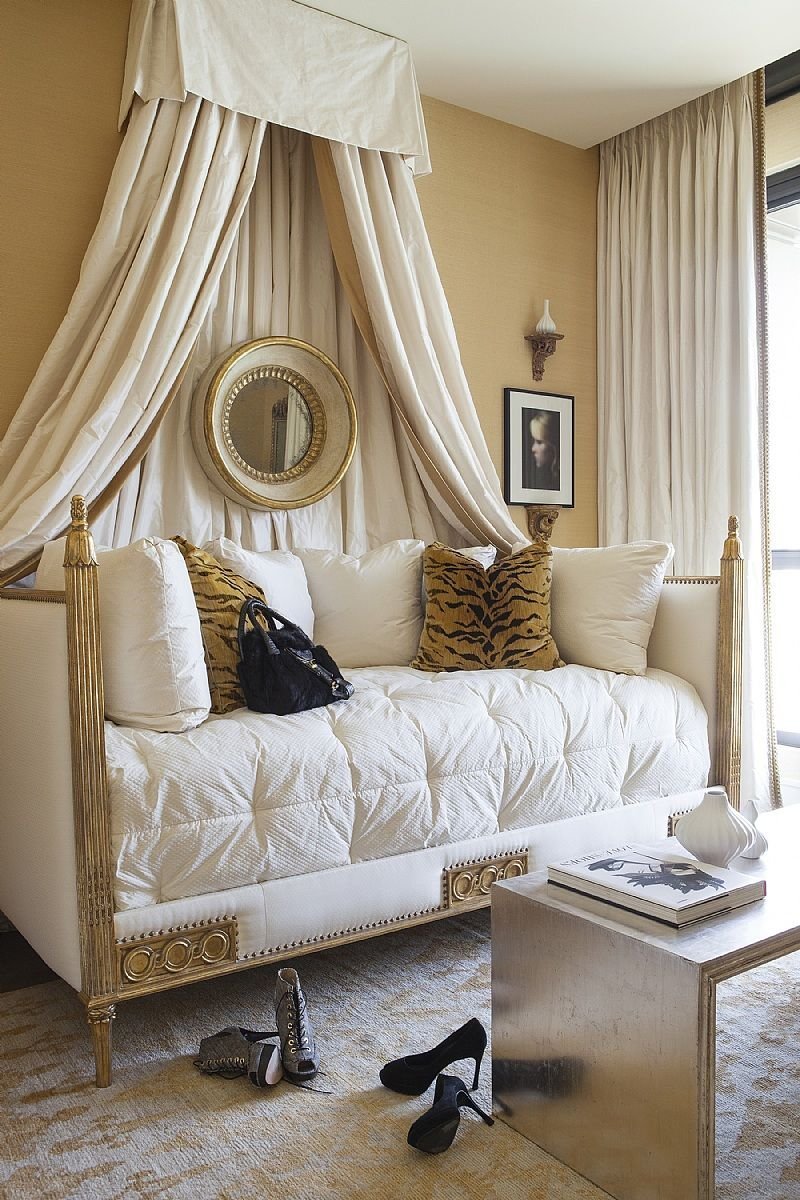 Кушетка в спальню