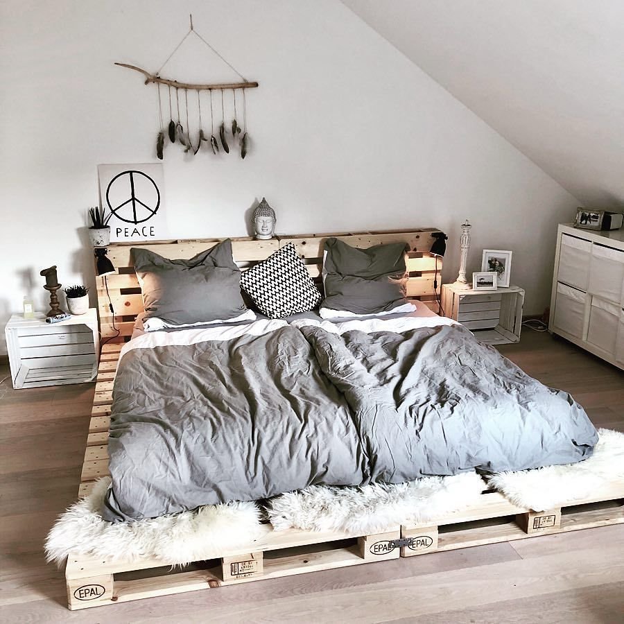 Кровать из металла и дерева
