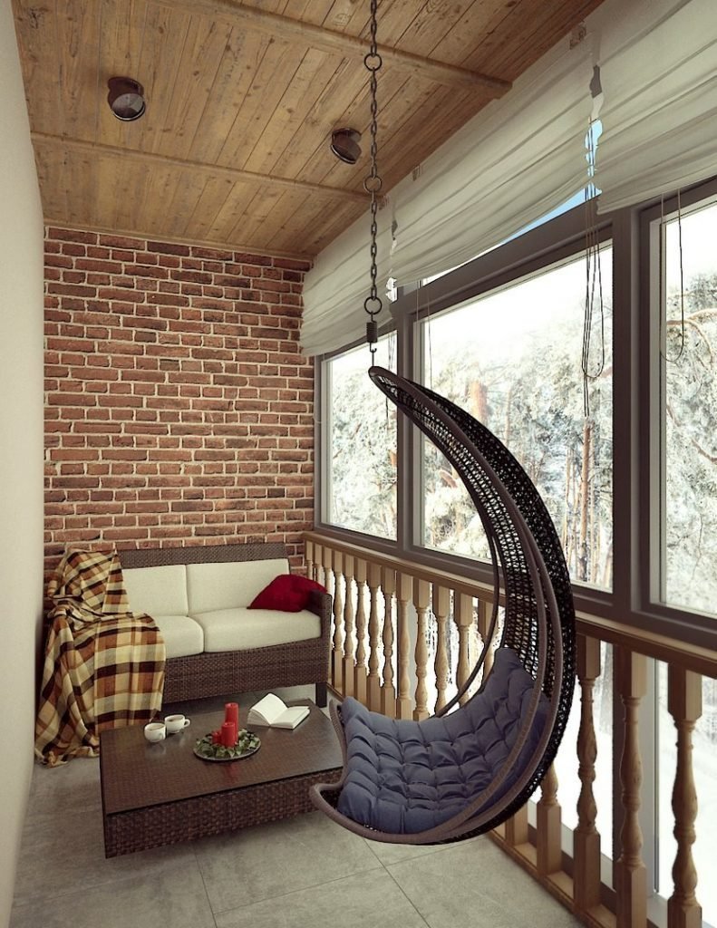 Подвесноеикресло на балконе