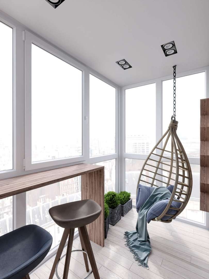 Балкон с желтым креслом