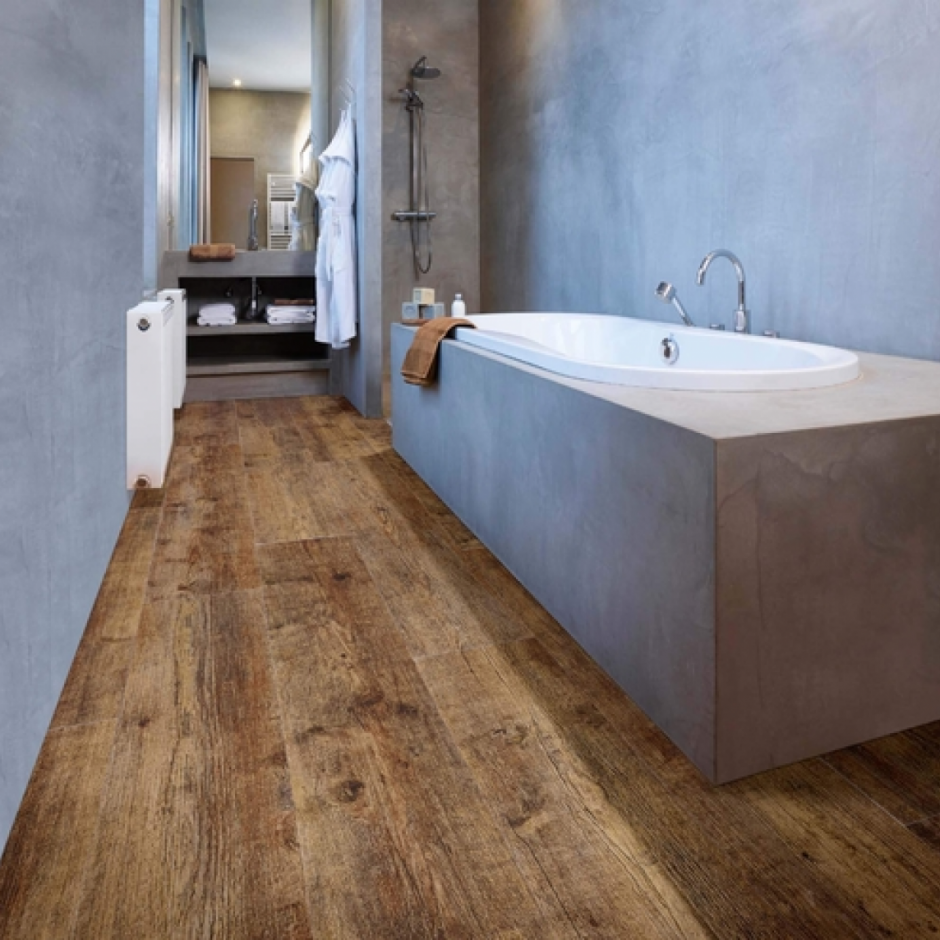 Кварцвиниловая плитка в ванной комнате