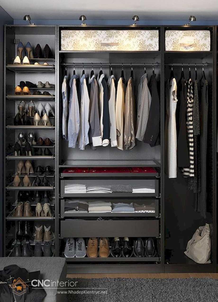 Шифоньер в стене