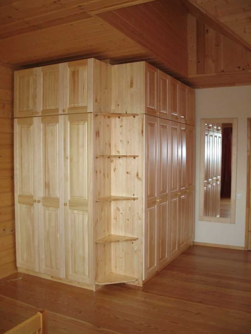 Шкаф деревянный