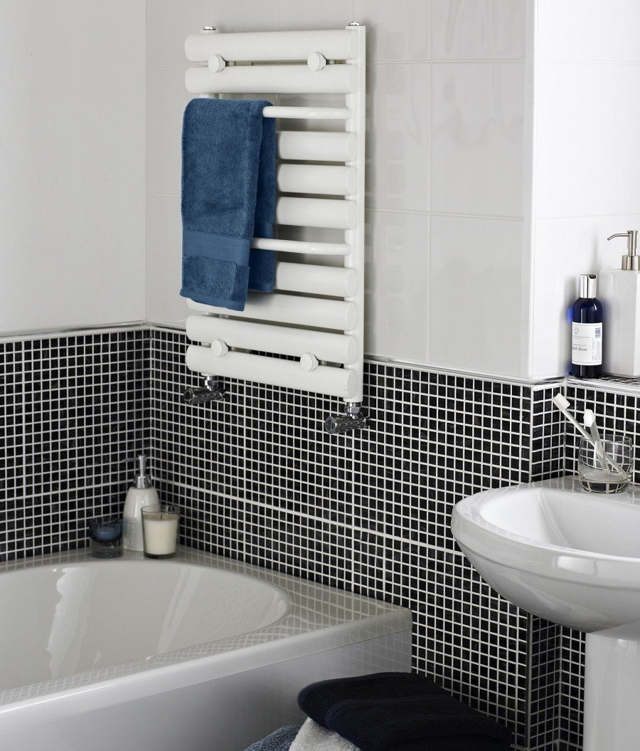 Полотенцесушитель в маленькой ванной