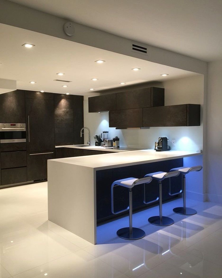 Хай-тек в интерьере кухни