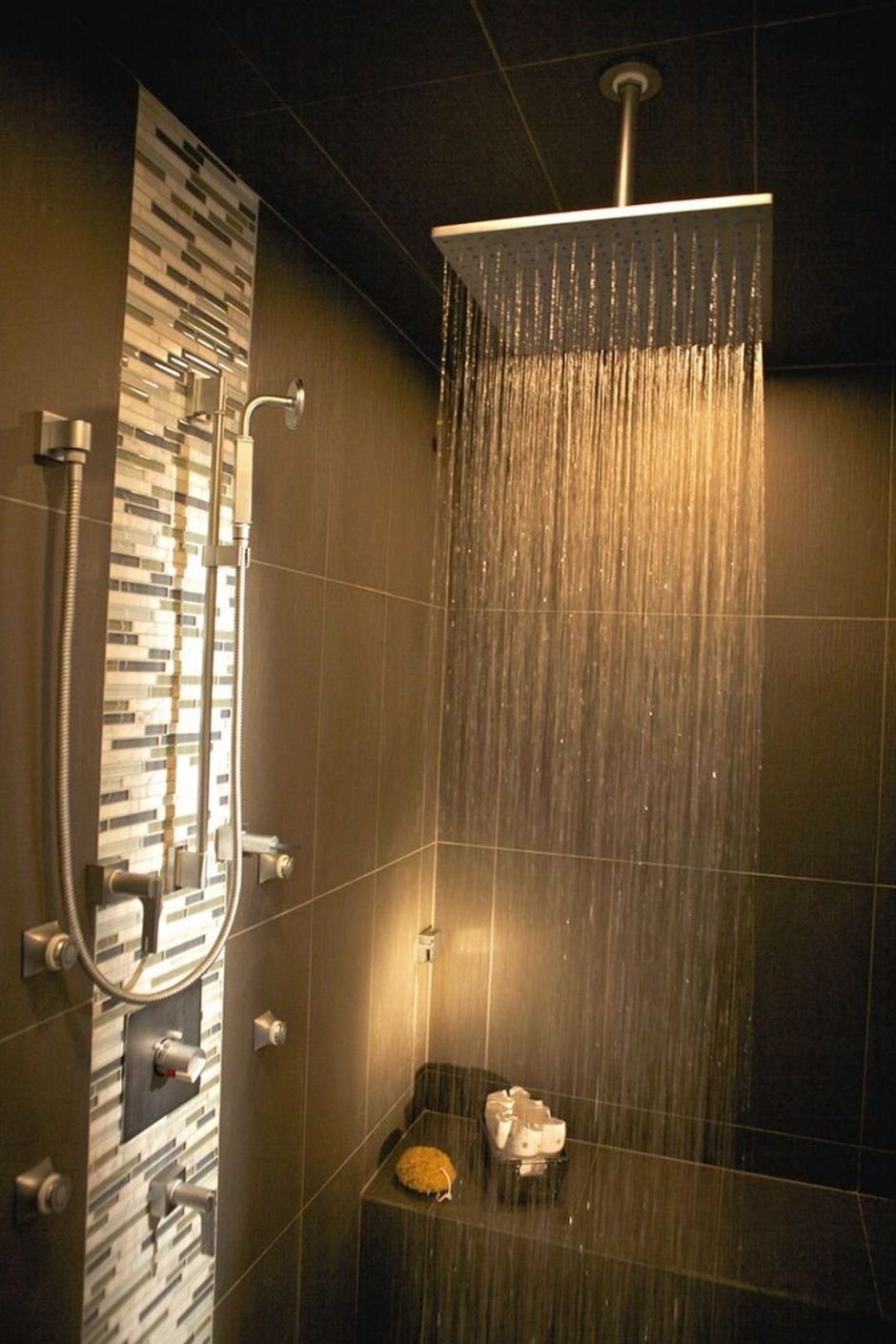 Ванные комнаты с тропическим душем