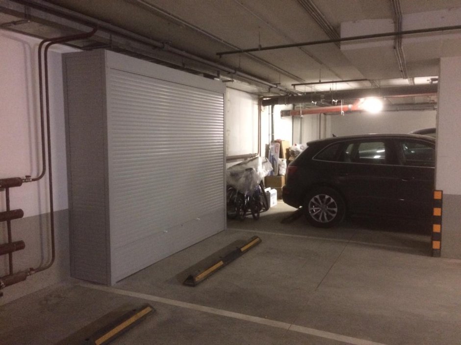 Бокс для хранения колес на паркинге