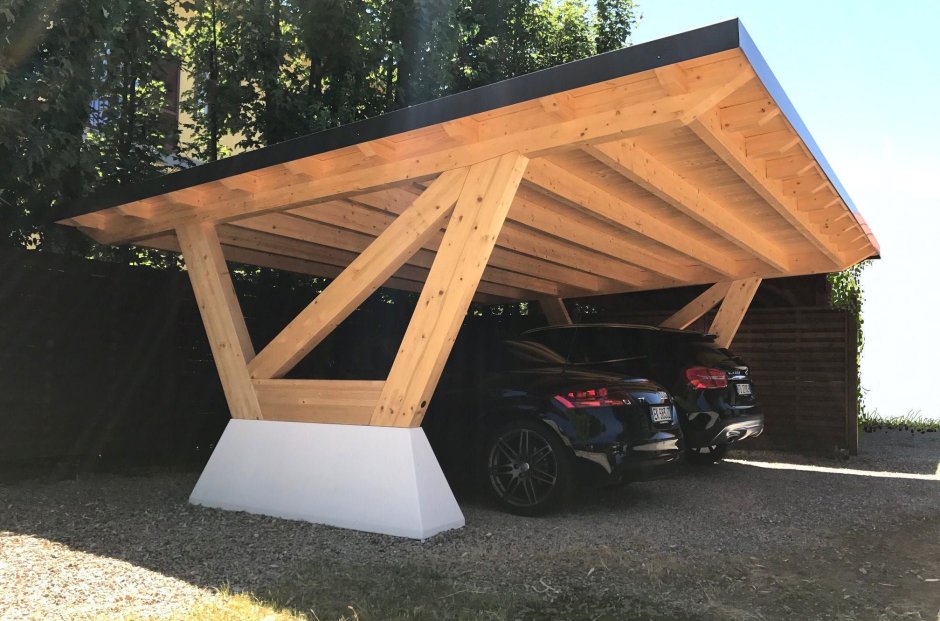 Деревянный гараж для автомобиля