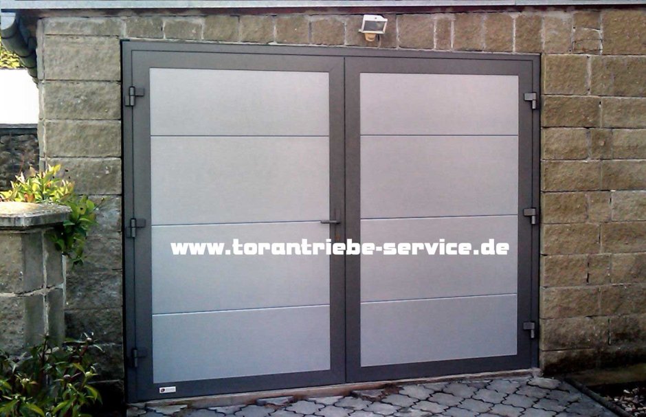 Пластиковые ворота для гаража