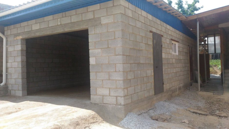 Гараж из пескоцементных блоков