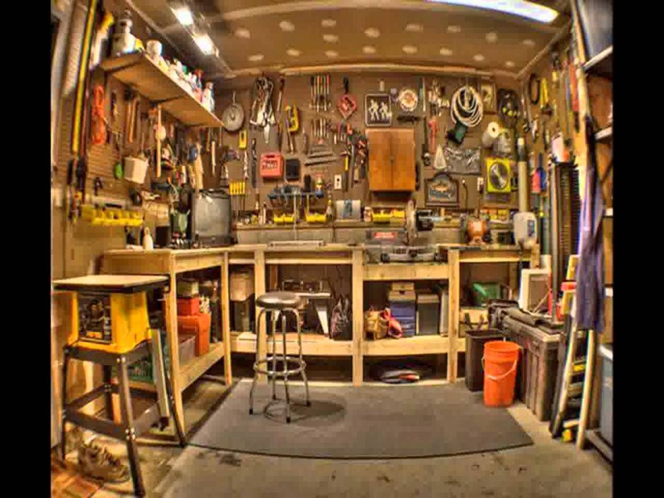 Интерьер мастерской в гараже