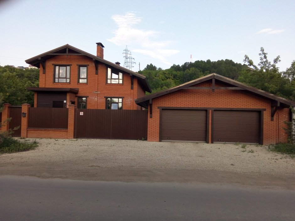 Гараж в частном доме