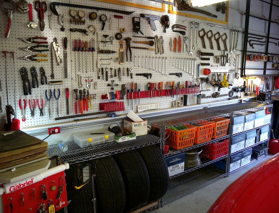 Расположение инструмента в гараже
