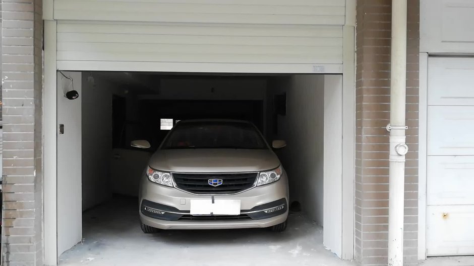 Дверь из гаража в дом