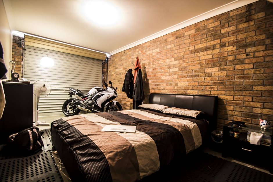 Спальня в стиле гараж