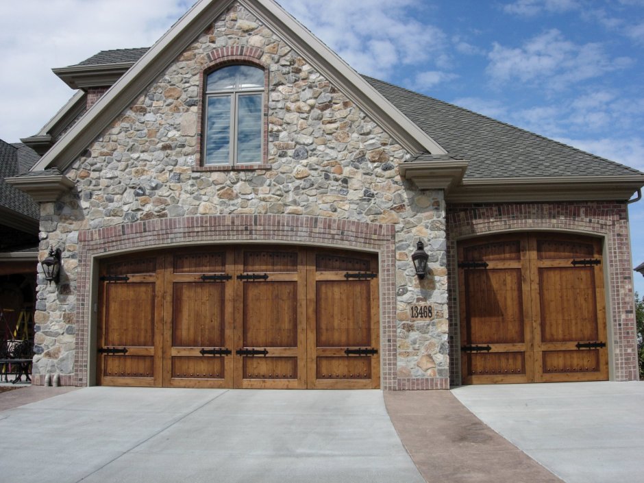 Красивый фасад гаража