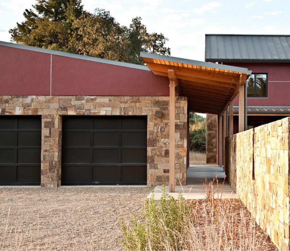 Отделка фасада гаража