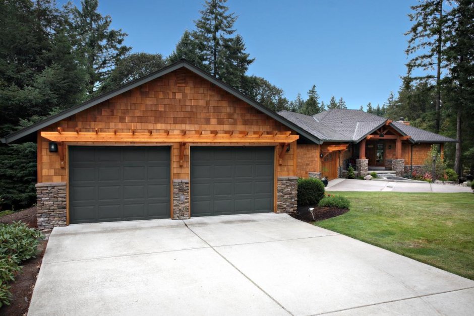 Гараж на участке