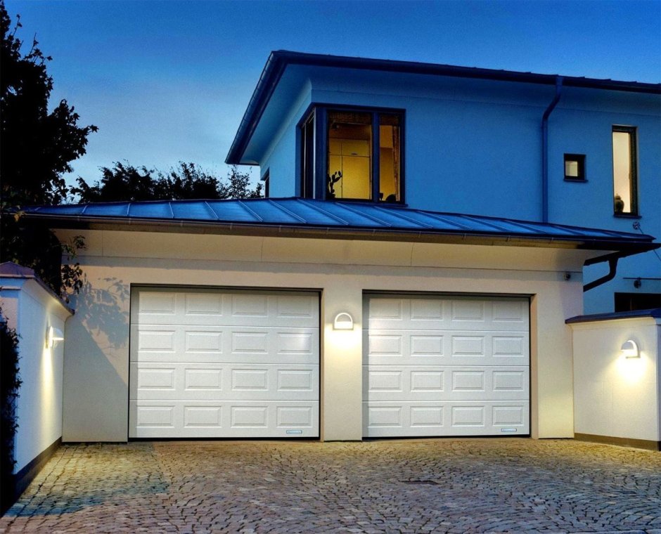 Гараж с секционными воротами