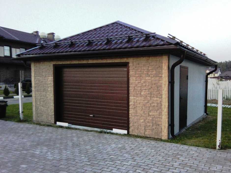 Отделка фасада гаража