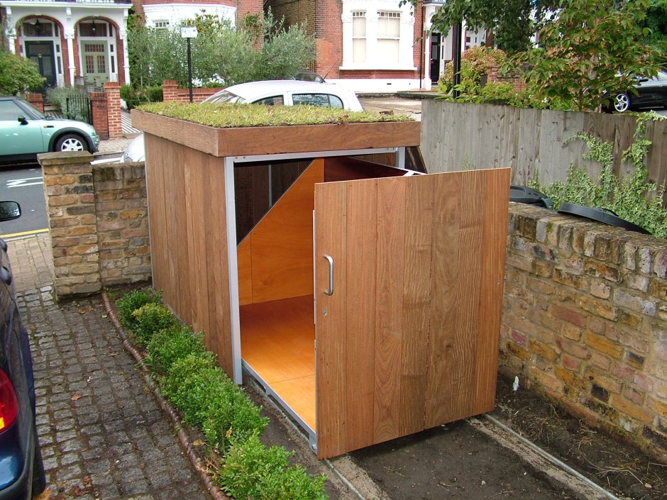 Дровник с отделением для инструментов