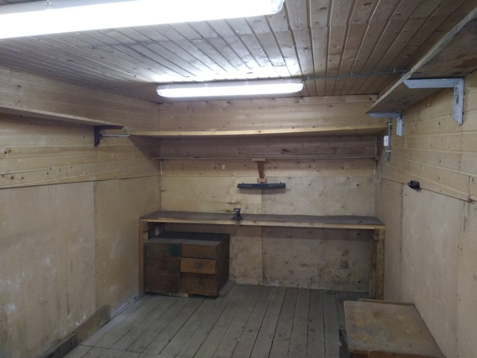 Холодильник в гараже