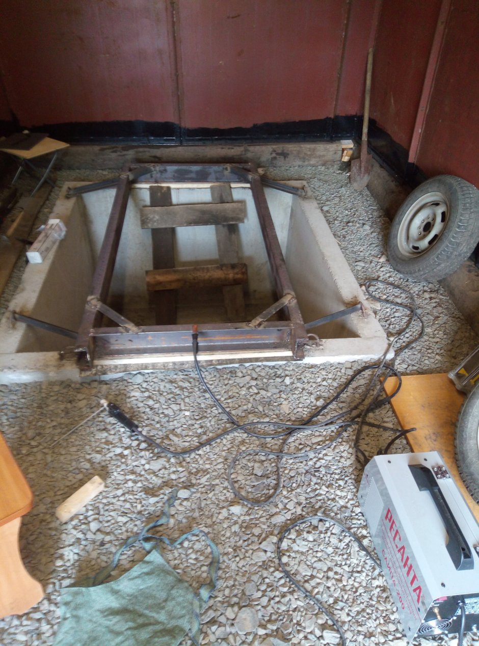 Пол в Железном гараже