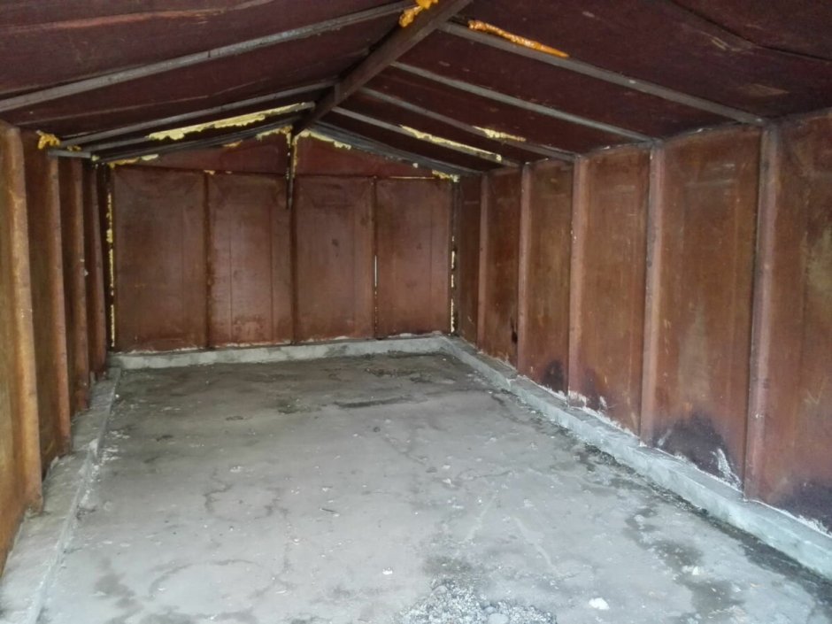 Металлический гараж обшитый внутри