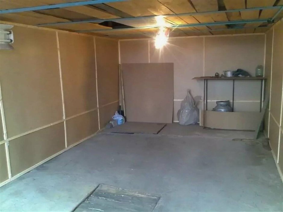 Отделка гаража ДВП