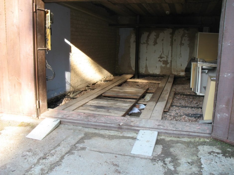 Пол в Железном гараже