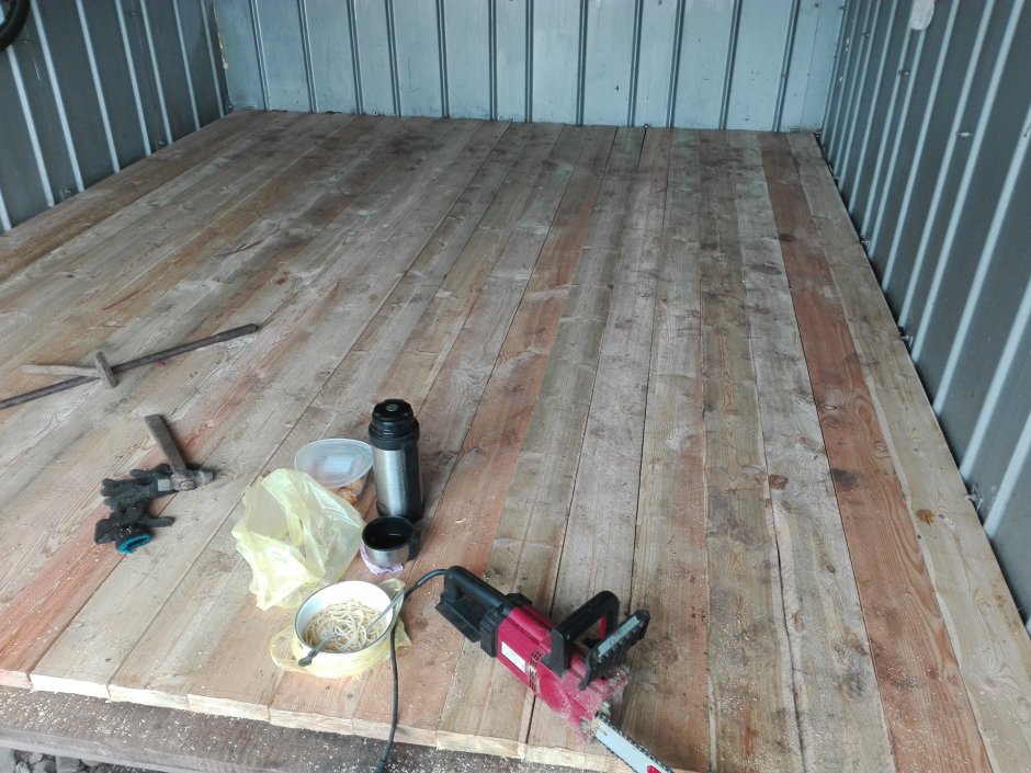 Пол в Железном гараже