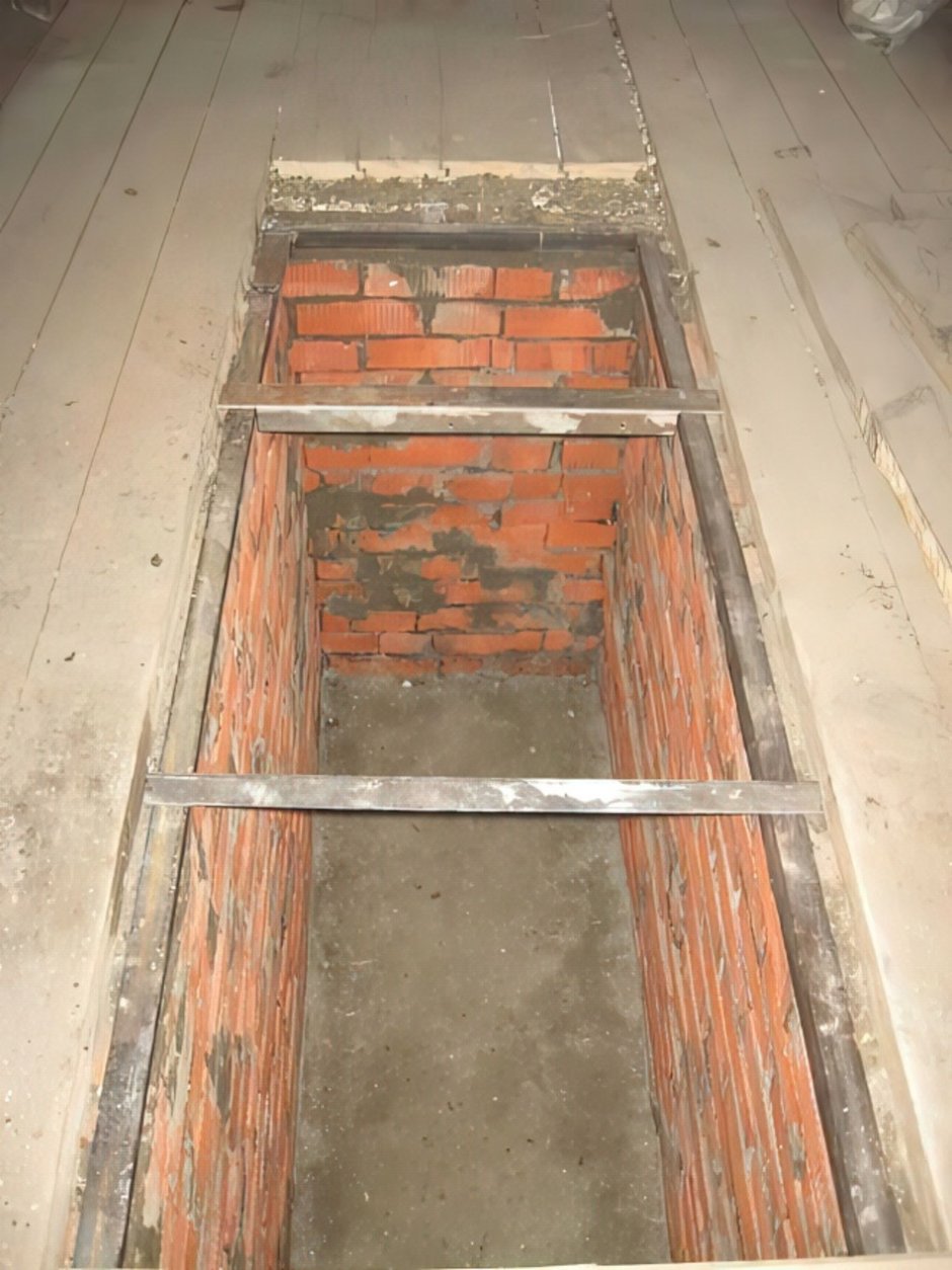Кирпичная смотровая яма и пол в гараже