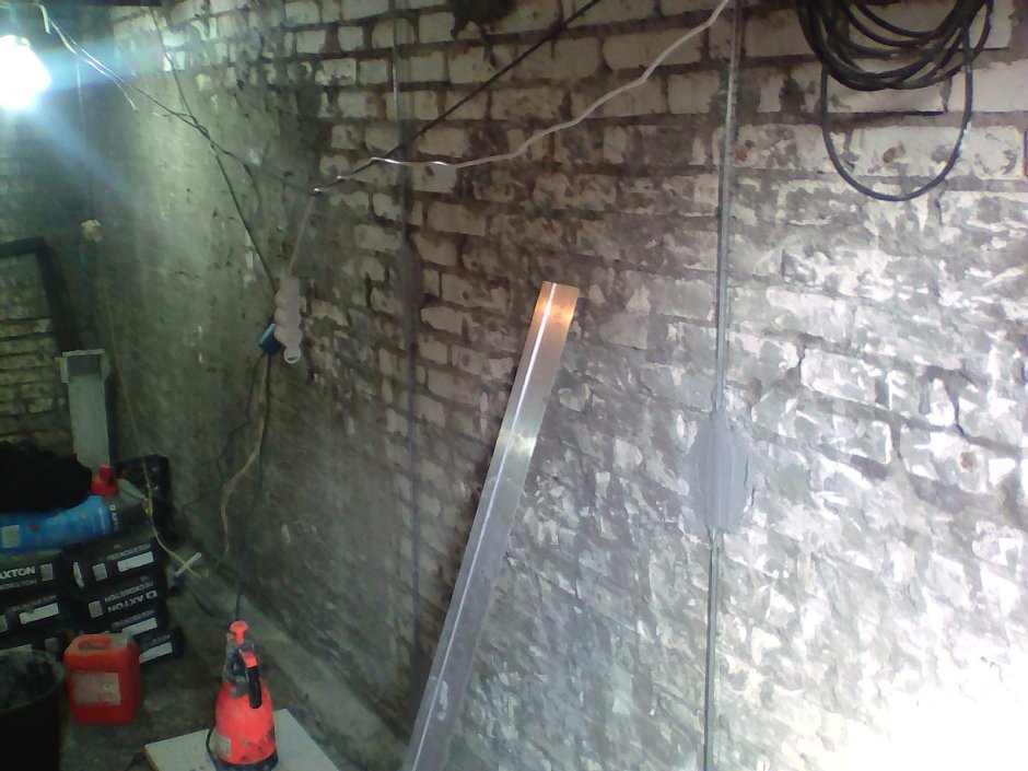 Гаражная стена