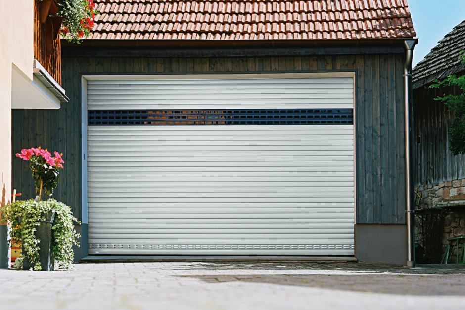 Жалюзи двери для гаража