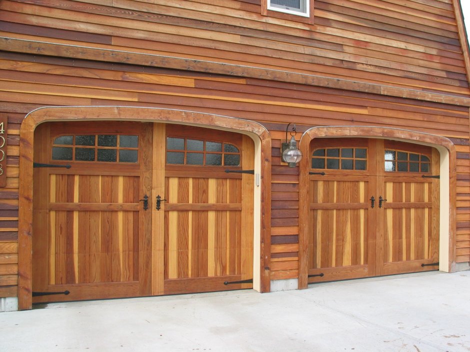 Деревянные гаражные ворота