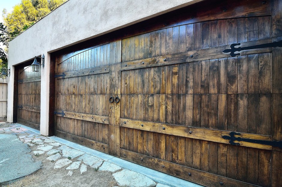 Ворота деревянные распашные под старину