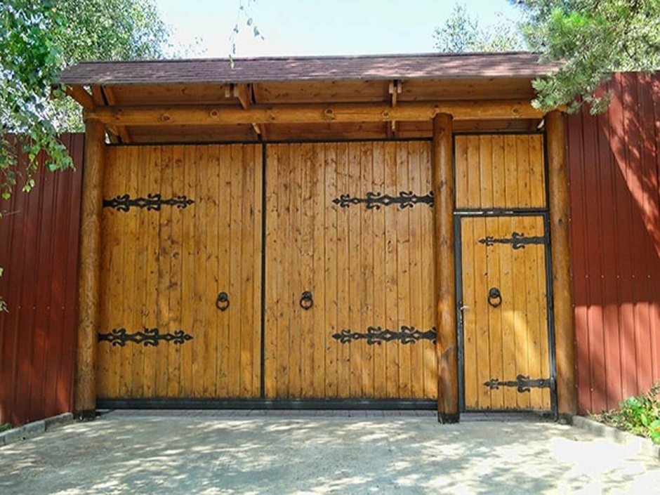 Деревянные ворота в гараж распашные