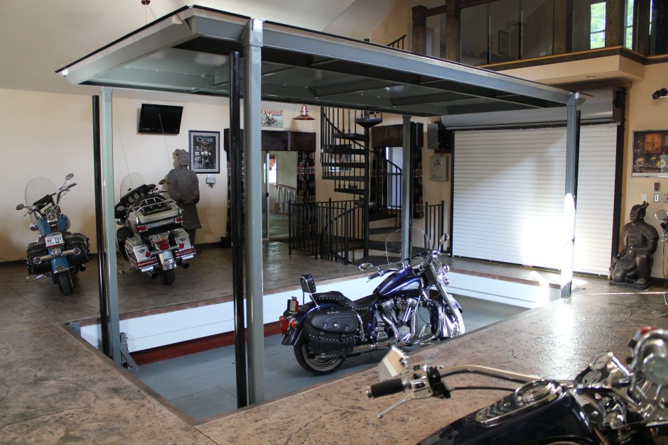 Лифт для мотоцикла в гараже