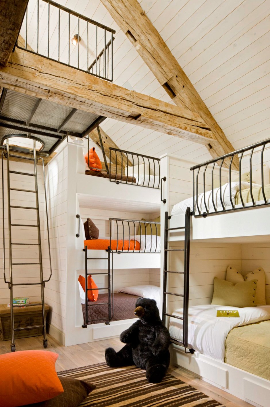 Комната с двухэтажной кроватью